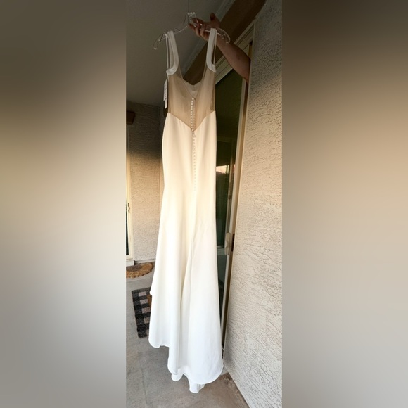 Chic Ivory Bridal Gown with Button Detail - Picture 7 of 12